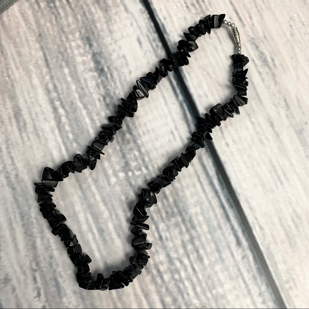 🦋Black Chip Stone Necklace